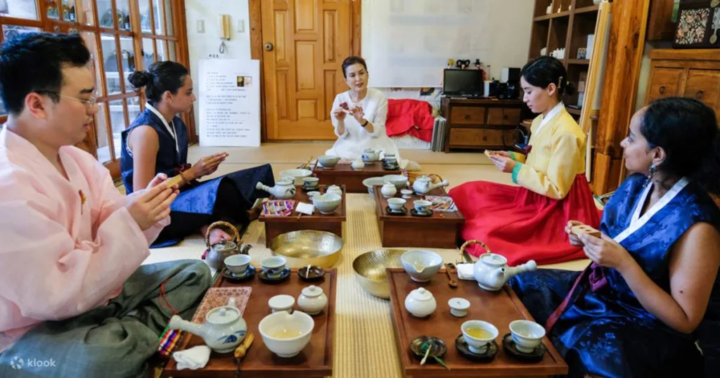 Traditional Korean Tea Ceremony Experience in Seoul
